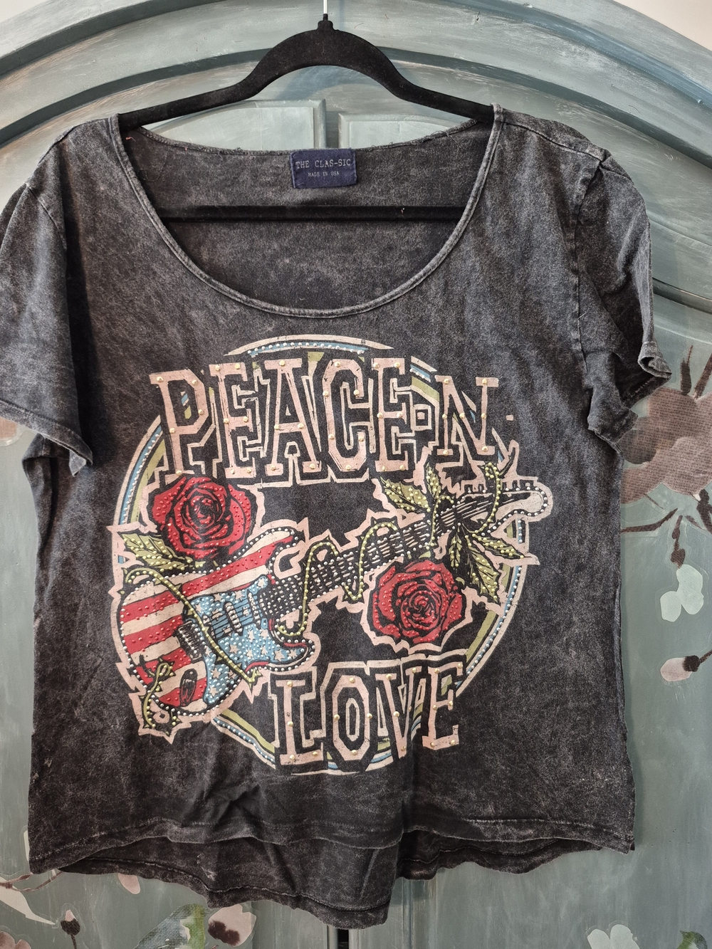 PEACE N LOVE Graphic Women's Tee - Distressed Black with Red Roses